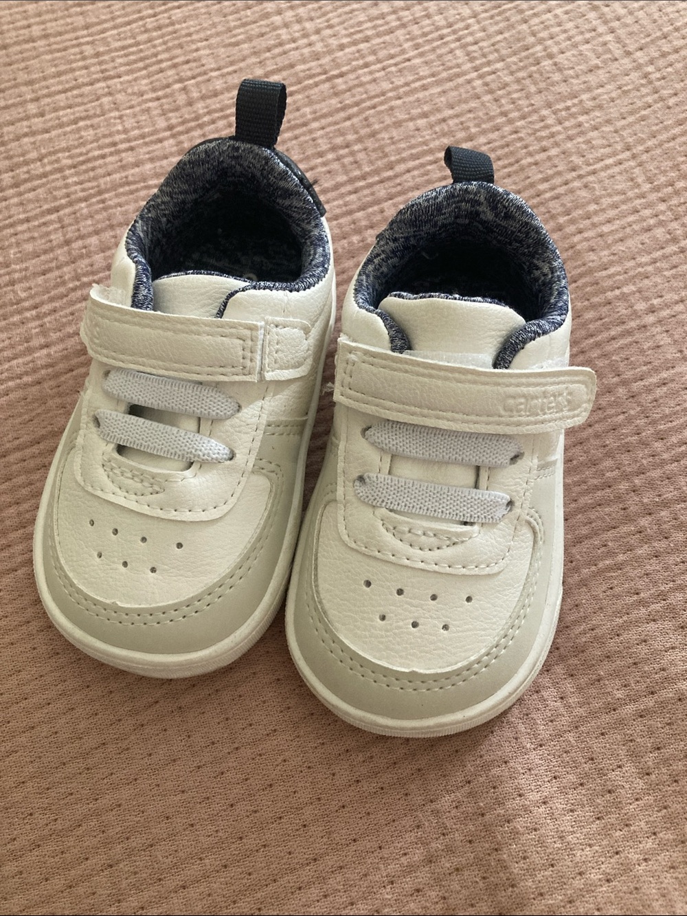 Carters sneaker 3.5